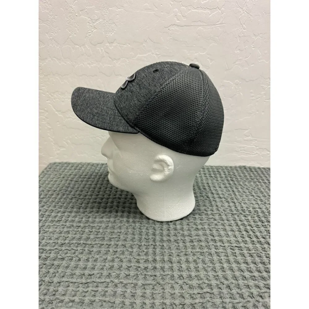 Under Armour Black Fitted Cap‎ Classic Style Youth Small Medium